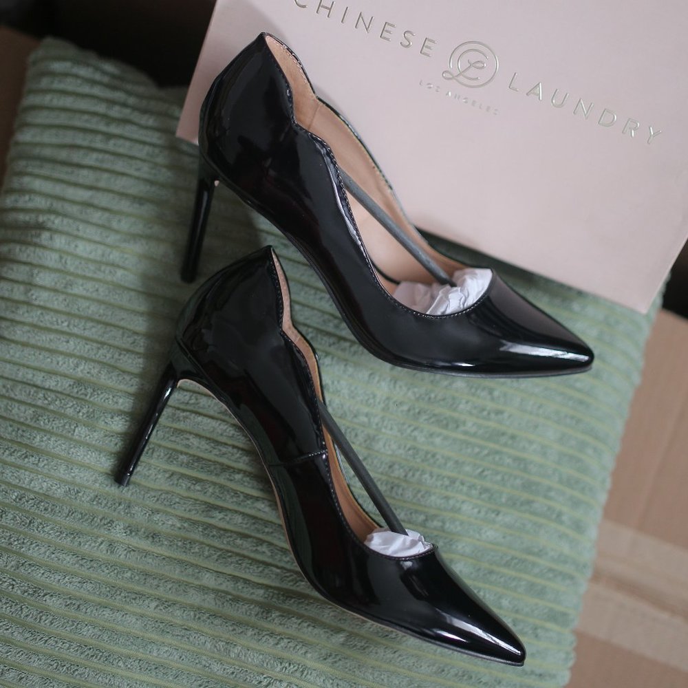 NWT Classic Patent Vegan Leather Black Pumps.